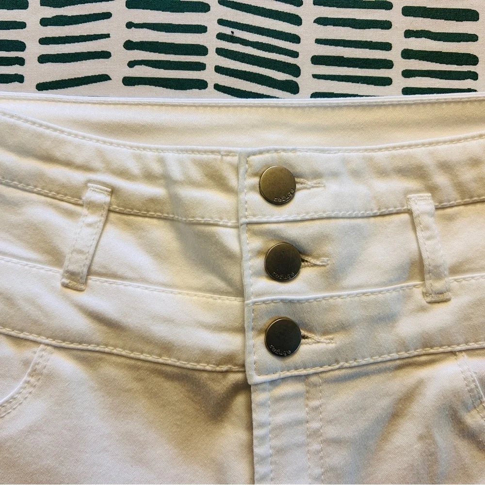 Size 8 • Refuge High-Rise White Skinny Jeans – Triple Button Detail - Picture 4 of 7